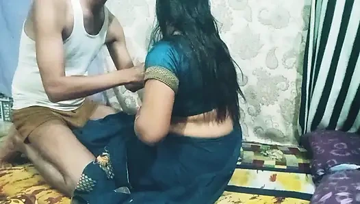 Hot Akeli Desi Bhabhi Ko Garam Kar Ke Chod Diya