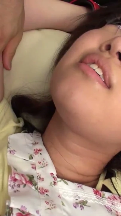 ASYA JAPON PORNOSU SICAK SARISIN BİR AMININ ÜZERİNDE ZIPLAYARAK KEYİF ALIYOR | Bölüm 2
