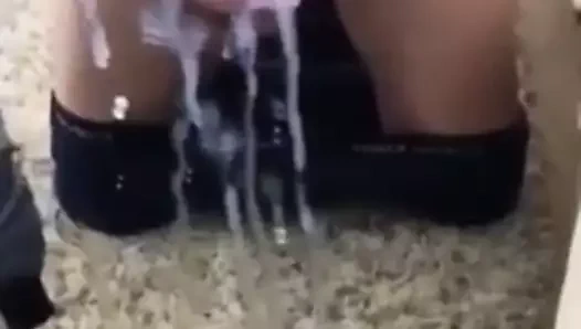 Tommylads aynanın üzerinden ağır bir yük çekiyor