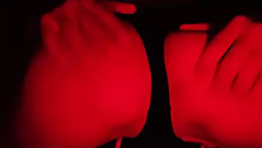 Esmer oral seks ve binicilik üzerinde çük sonra gece kulübü