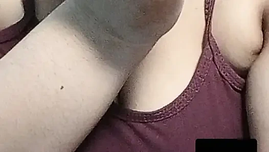 Desi bhabhi showing body on video call.