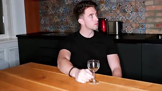 Azgın bir bebeği sert hakimiyet, fışkırtma ve ayak yalama