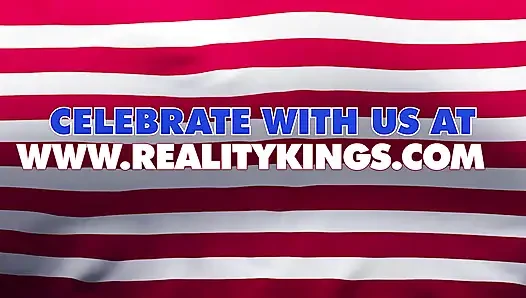 Reality kings - büyük memeli Alena Croft Ricky'yi asla unutamayacağı disiplinli bir sikişle yerine koyuyor