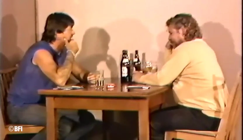 Một số cảnh bdsm nhẹ nhàng với hai người đàn ông nứng