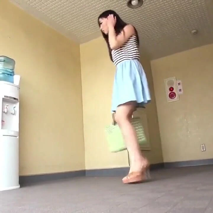 Bir apartmanda birçok genç evli kadınla yaşarken ne buldum