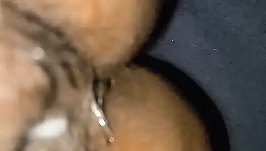 Seksi üvey kız kardeş seks sırasında çok eğlenmek istiyor