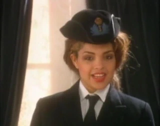 İngiliz çalıkuşu memuru eve bir porno film getiriyor - gj