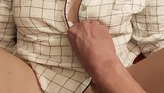 Ağzına koydum, göğüslerine ve vajinasına dokunup sonra onu seviştim