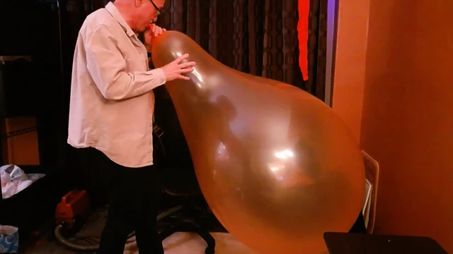 155) sapık baba tarafından dev yuvarlak balon sikişi