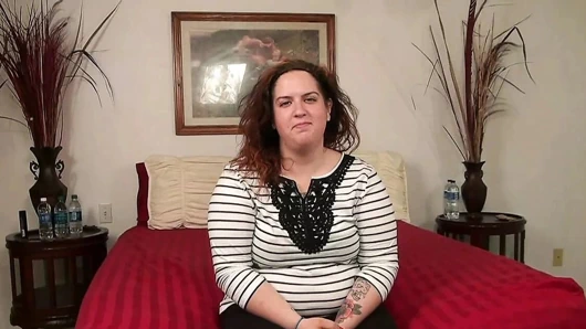 Oyuncu seçmelerinde gergin çaresiz amatörler derlemesi orta yaşlı seksi genç iri güzel kadın