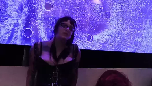 Kinky fetiş milfs - seks salıncak - strapon - ayak fetişi