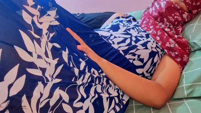 Malezyalı Utangaç Kız Azgın Adamla Başlıyor.