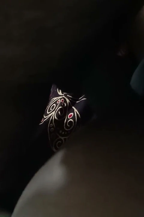 Hintli ateşli üvey anne üvey oğluyla sert sikişiyor