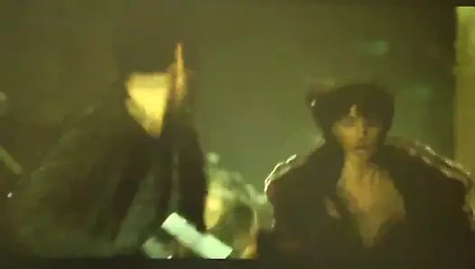 kriko kapalı monicas göğüsleri