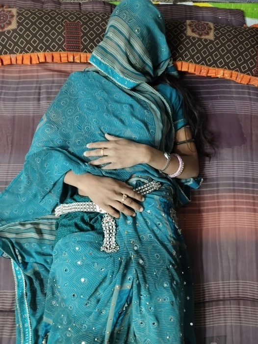 Arkadaşımın karısını sikiyorum - Hintçe ses