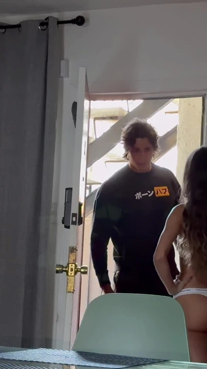 Morrocanlı orta yaşlı seksi kadın sıkı amının içine boşalmamı istedi