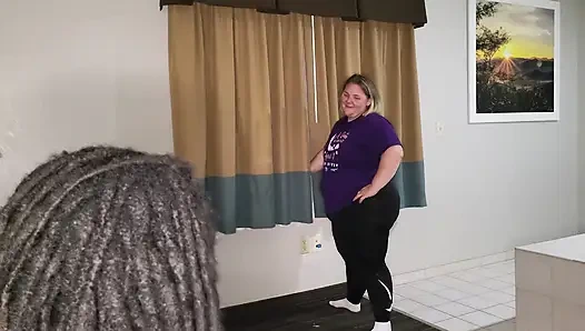 Büyük zenci için soyunuyor