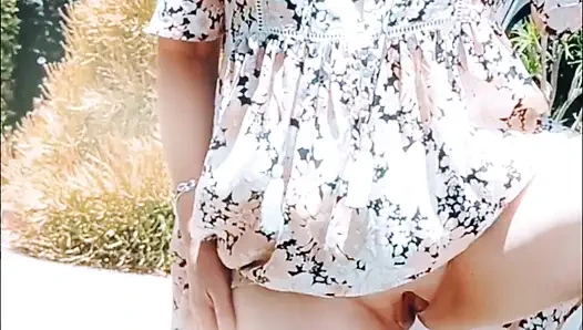 Azgın west aussie yol kenarında genişleyen amcığını sergiliyor