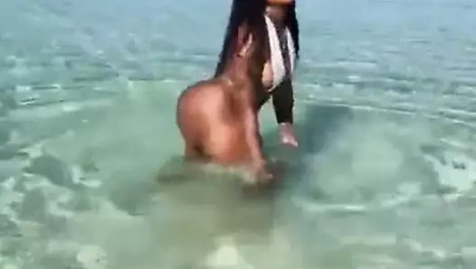 Cherokee d' muthafuckin götü