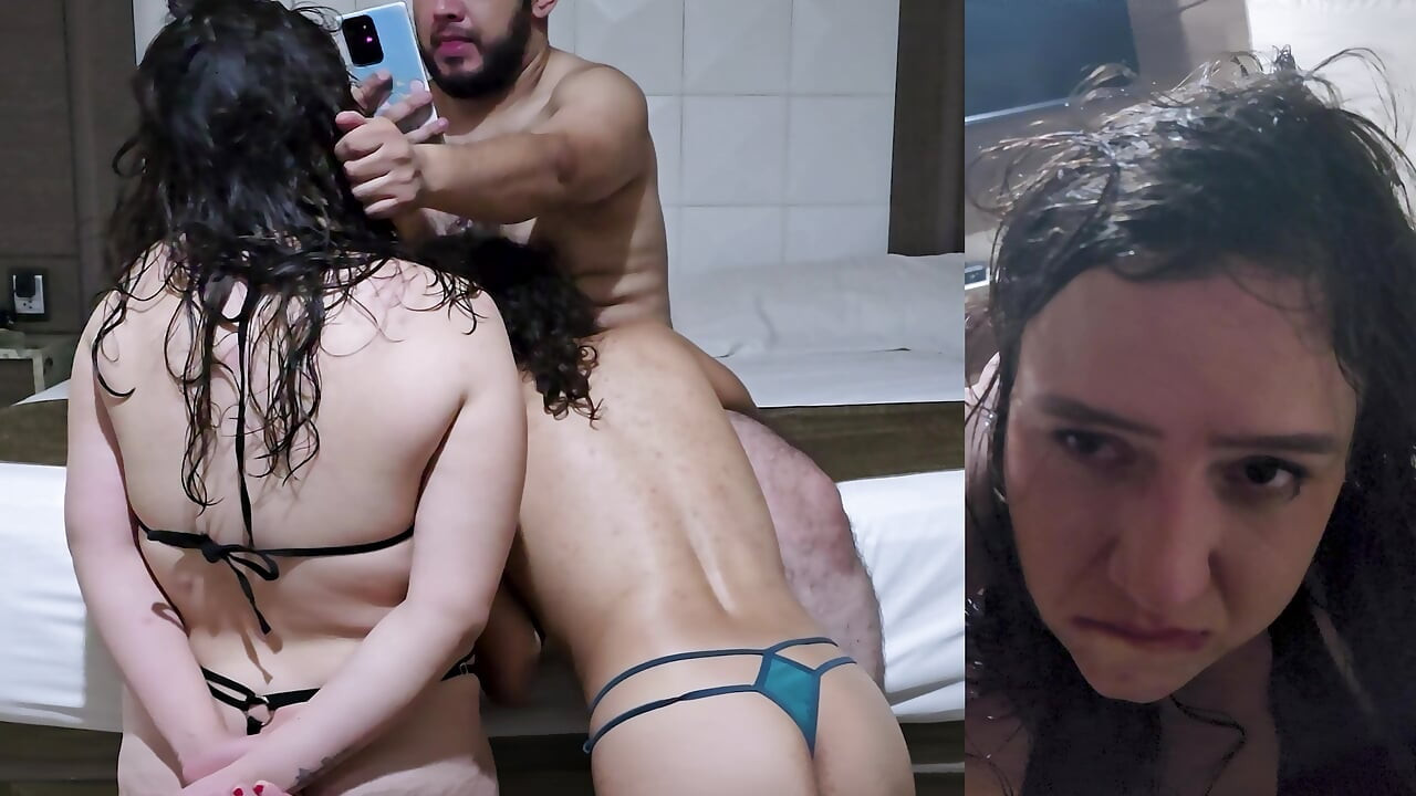 İki biseksüel sürtük evcilleştiriliyor: anal, tokat, tükürme, sert seks (bölüm 1)