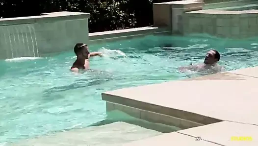 Nextdoorbuddies str8 arkadaşlar havuz ve musluklar zevk