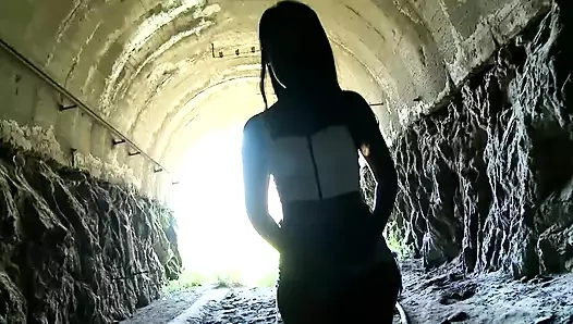 Süper sıcak Alman abanoz seviyor büyük yük arasında boşalmak üzerinde ona şaşırtıcı vücut