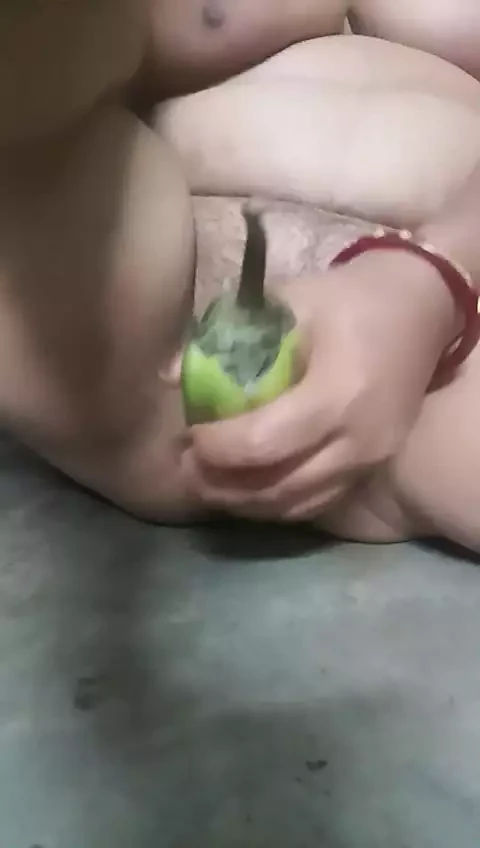 Hintli kız sevgilisini sikiyor ve orgazm oluyor