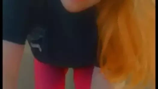 Lolafuccbunny eğilir