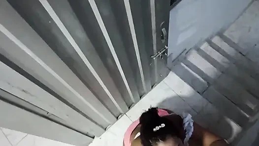 Ateşli sürtük zam için patronuna sakso çekiyor