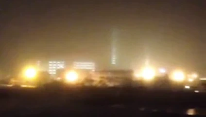 Sisli - dışarıda üstsüz. bu kız kim