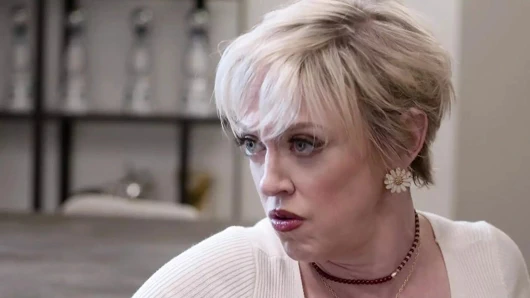 Girlsway - orta yaşlı seksi kadın dee williams üvey kızı Sophia Burns'i gizlice aynı şeyi yaparken mastürbasyon yaparken yakaladı