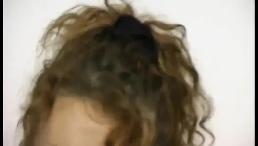 Çarpıcı hatun tıraşlı amını parmaklamanın ve oyuncağın tadını çıkarıyor