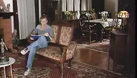 Genç azgın adam Brian Estevez arkadaşı Lee Stine'in götünü sikiyor