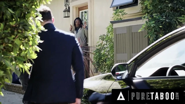 PURE TABOO Sapık Adam, Karısı Arabada Beklerken Üvey Kızı Isa Bella'yı Kandırıyor