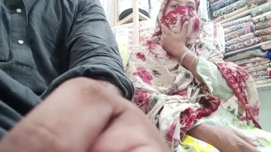 Seksi öğretmen oğlana seks öğretiyor