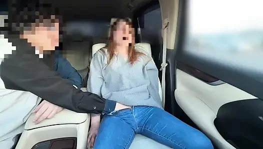 İş yerinde arabada evli bir kadını temizledim