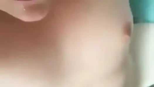 Ampute kız vücudunu gösteriyor