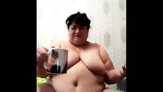 Benim eski şişman elena idrar alıyor