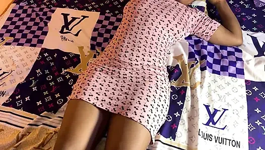 Yeni arkadaşım beni ziyaret ediyor ve yarağıma karşı koyamadı