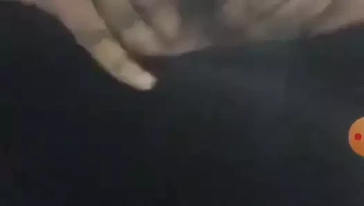 sallayarak onları göğüsleri