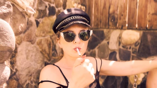 Dumanımızı içine çek ve ağzını kül tablası olarak sun