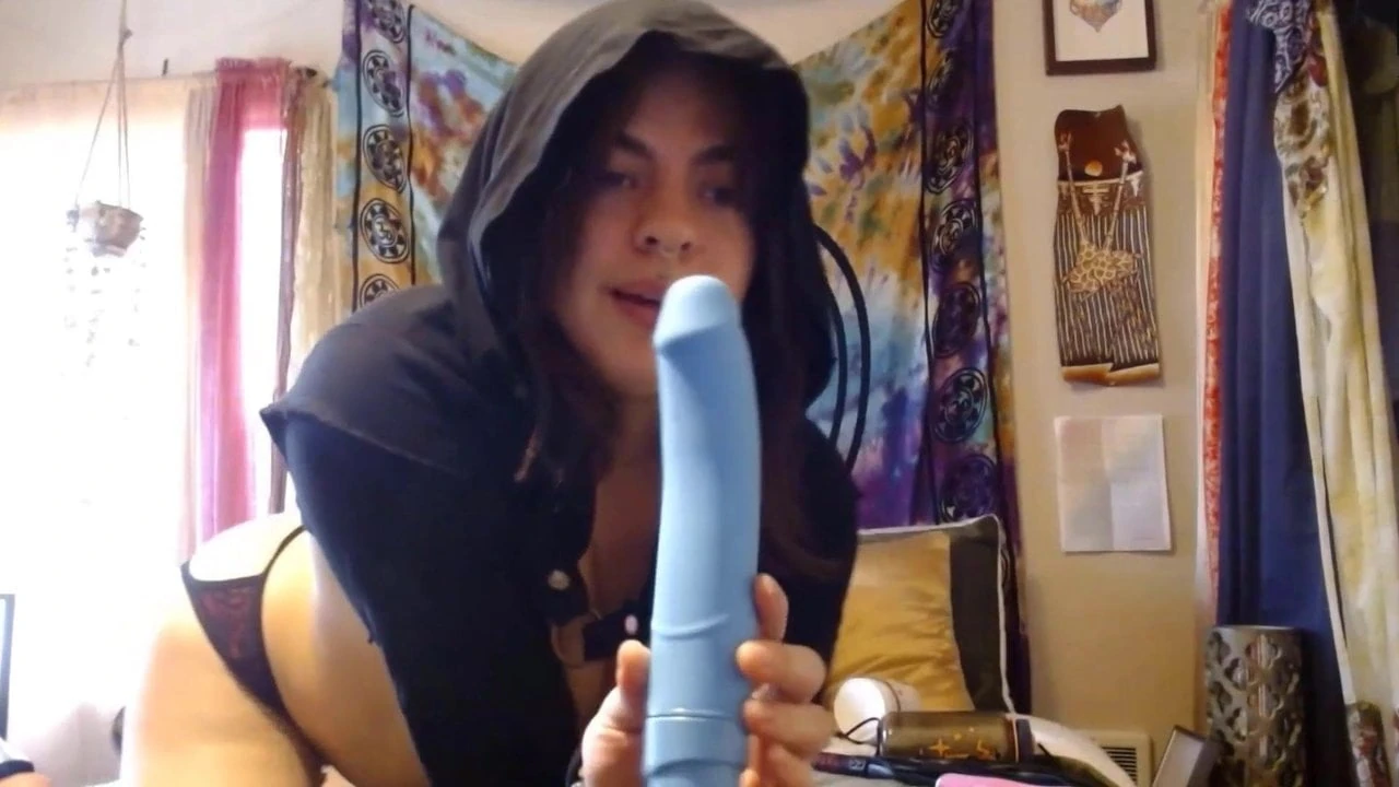 Morningstar Luna with fox tail buttplug on her way to cum