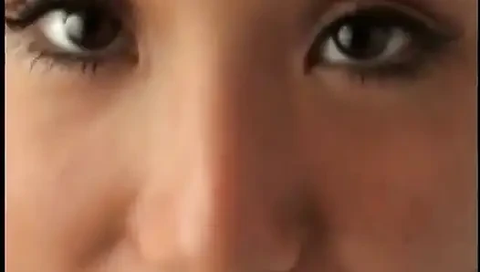 Büyük memeli seksi Asyalı göt yalıyor, sakso çekiyor ve sikiliyor