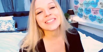 Muhteşem dik bebek matkaplar kendini ile parmak