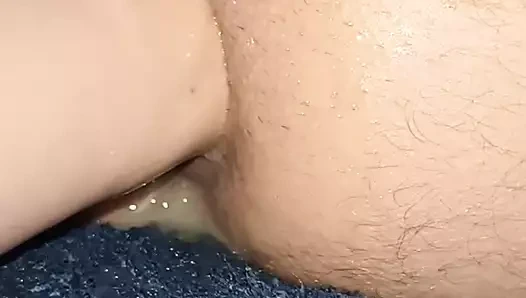 Kocama yumruk sokuyorum, derin sikişiyor anal ve döl