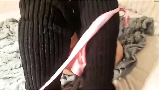 Alman amatör kız sakso çekiyor ve götünde parmaklıyor