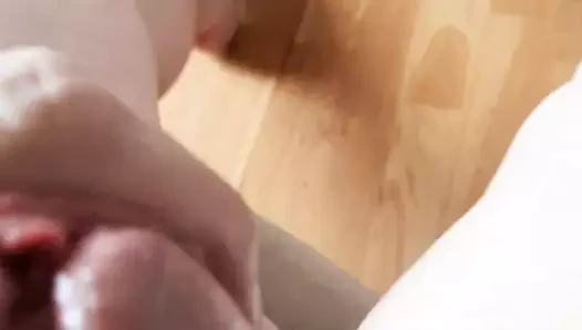 Penisimi kedinin üzerine ovmayı seviyorum