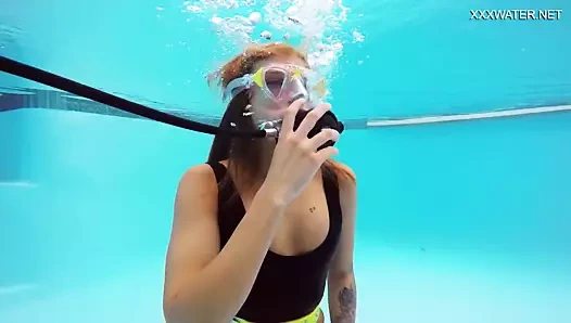 Bir mükemmel esmer bebek katya nakolkina sualtı