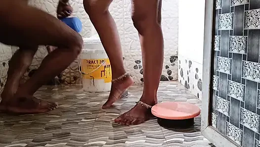 Damad a Gaya bathroom mein