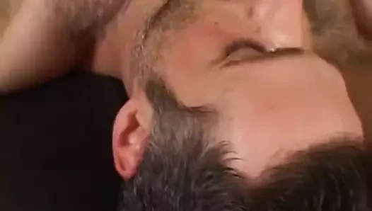 iki azgın kıllı dudes içinde bir seksi boşalmak dökülen ayak eylem